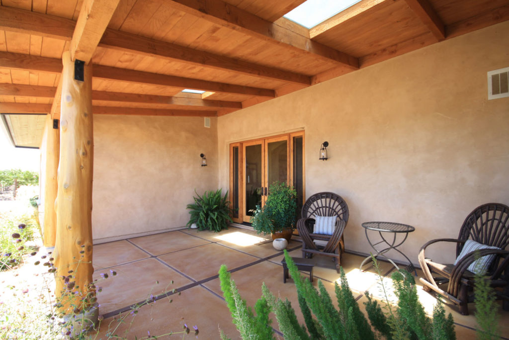AUSTRALIAN-INSPIRED STRAW BALE - Paso Robles, California - Thick straw bale walls to insulate against heat, peeled cedar posts, outdoor living features